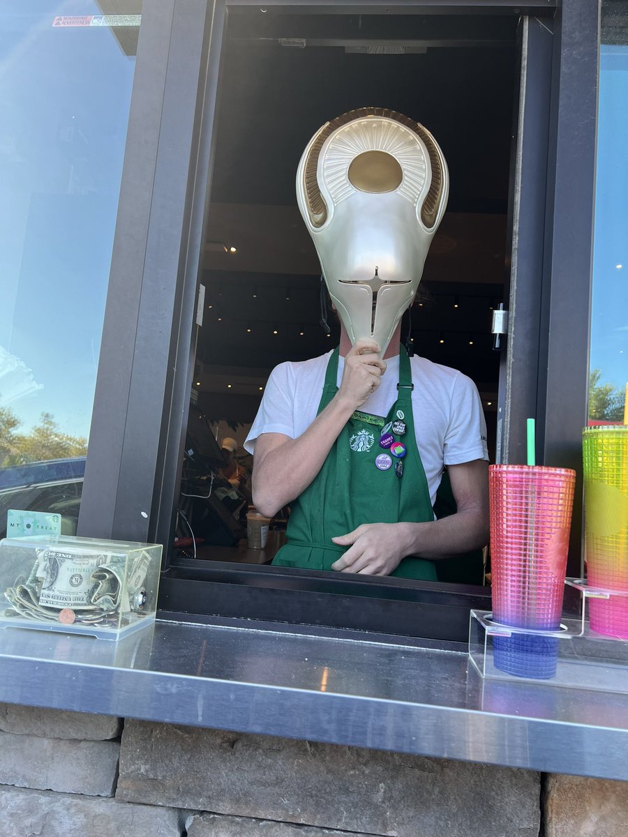 MacheteBear13's tweet photo. #pleasebringwater it’s hot out here. But we’re screwed. Candelaria is gaining an army. We must #SaveCoheed! https://t.co/hxNZWqZycc