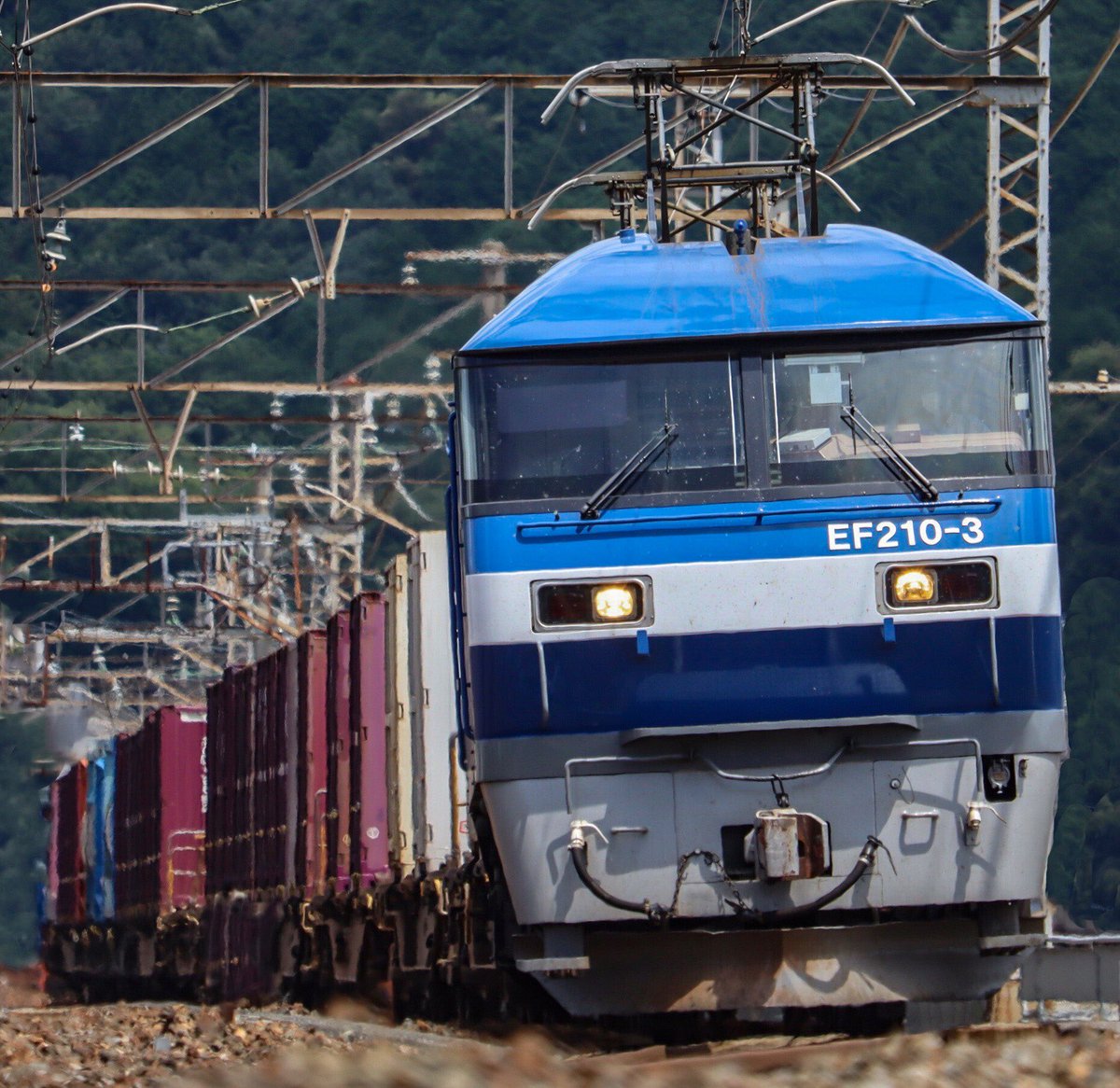 522_kiyo's tweet photo. おはようございます😊
#岡山a22運用 #1061レ #EF2103
#EF210 #岡山機関区 #貨物列車 #電気機関車 2022.8.11pm12:36(8時間遅延) https://t.co/HcigzHH6fo