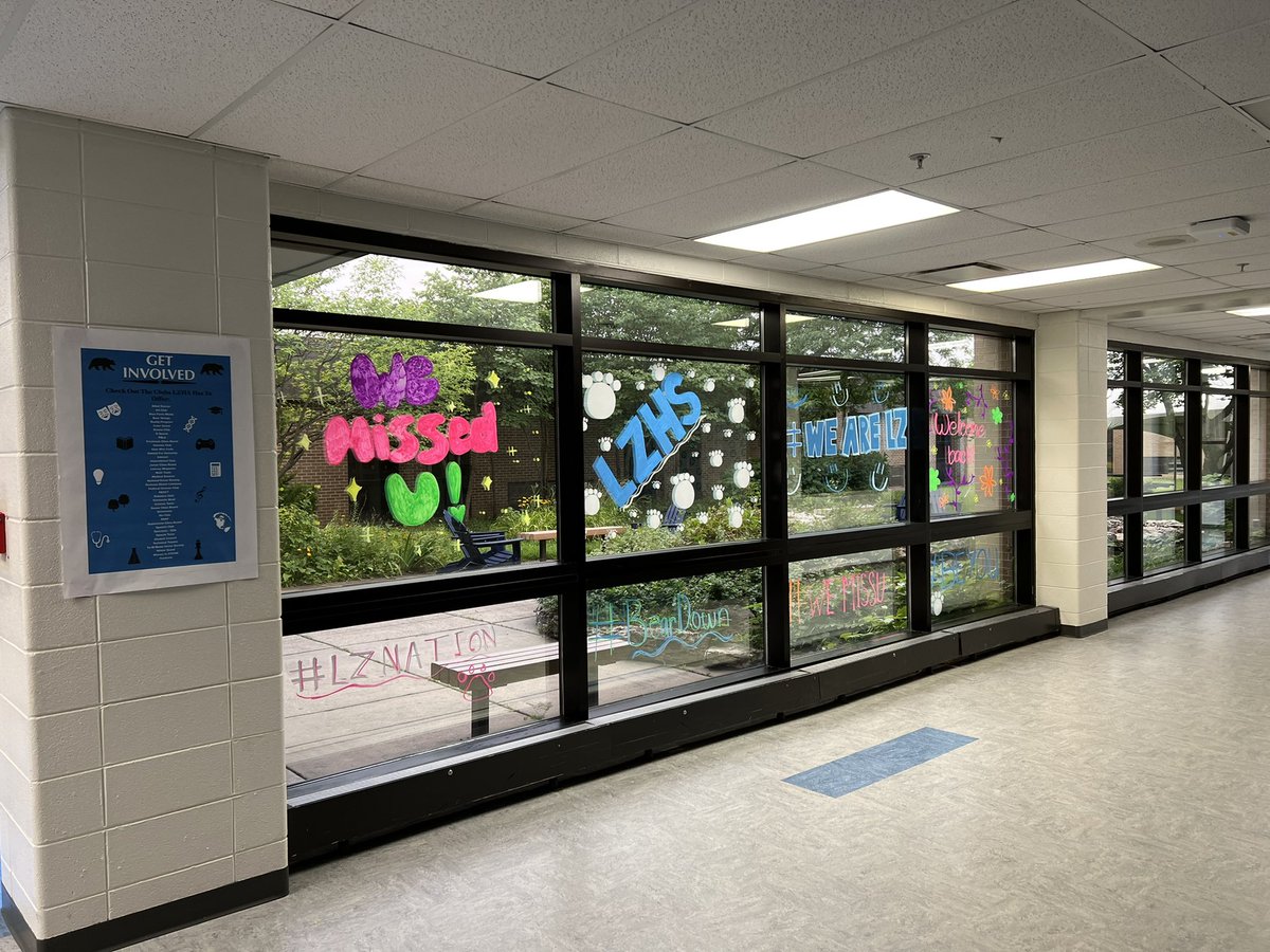 LZHSStudCo's tweet photo. @LZHSStudCo took today to decorate for welcoming back our students this week. We canโt wait to see your excited faces and to get everyone involved at LZ!
#WeAreLZ #LZNATION #BackToSchool #ItsGoodToBeABear
@ErinDeLuga @LZHSBEARS @GalltKelley https://t.co/MAw959mlpO