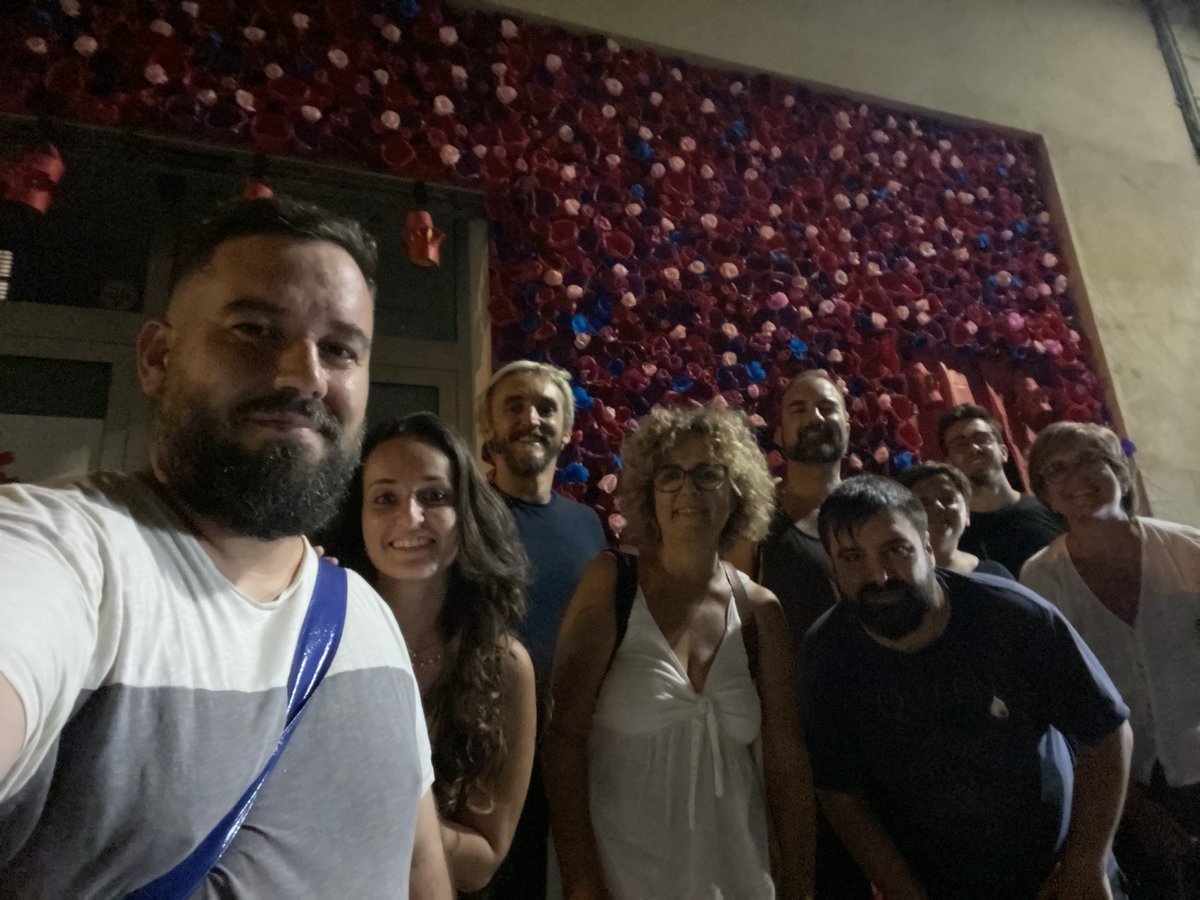 LacastaHuelin's tweet photo. Quan es milita a la millor agrupació es diu i punto @pscgracia #oncreixenlesroses #guarnit #festamajor https://t.co/IcrZ51tsfv