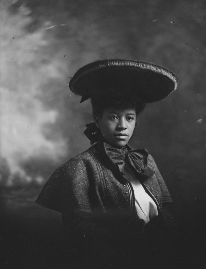 wikivictorian's tweet photo. Portrait of Miss Gunn, Junction City, Kansas. Photographed in 1904. https://t.co/0Vg5uHzodL