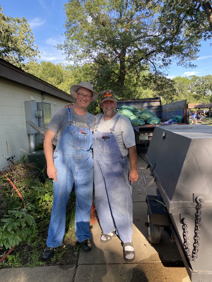 LivingHopeSF's tweet photo. These guys know what they’re doing - delicious fresh, cooked corn at our #cornfeed ⁦@stfrancismn⁩ Community Park FREE until 6 pm. https://t.co/JRGcyxFzx8