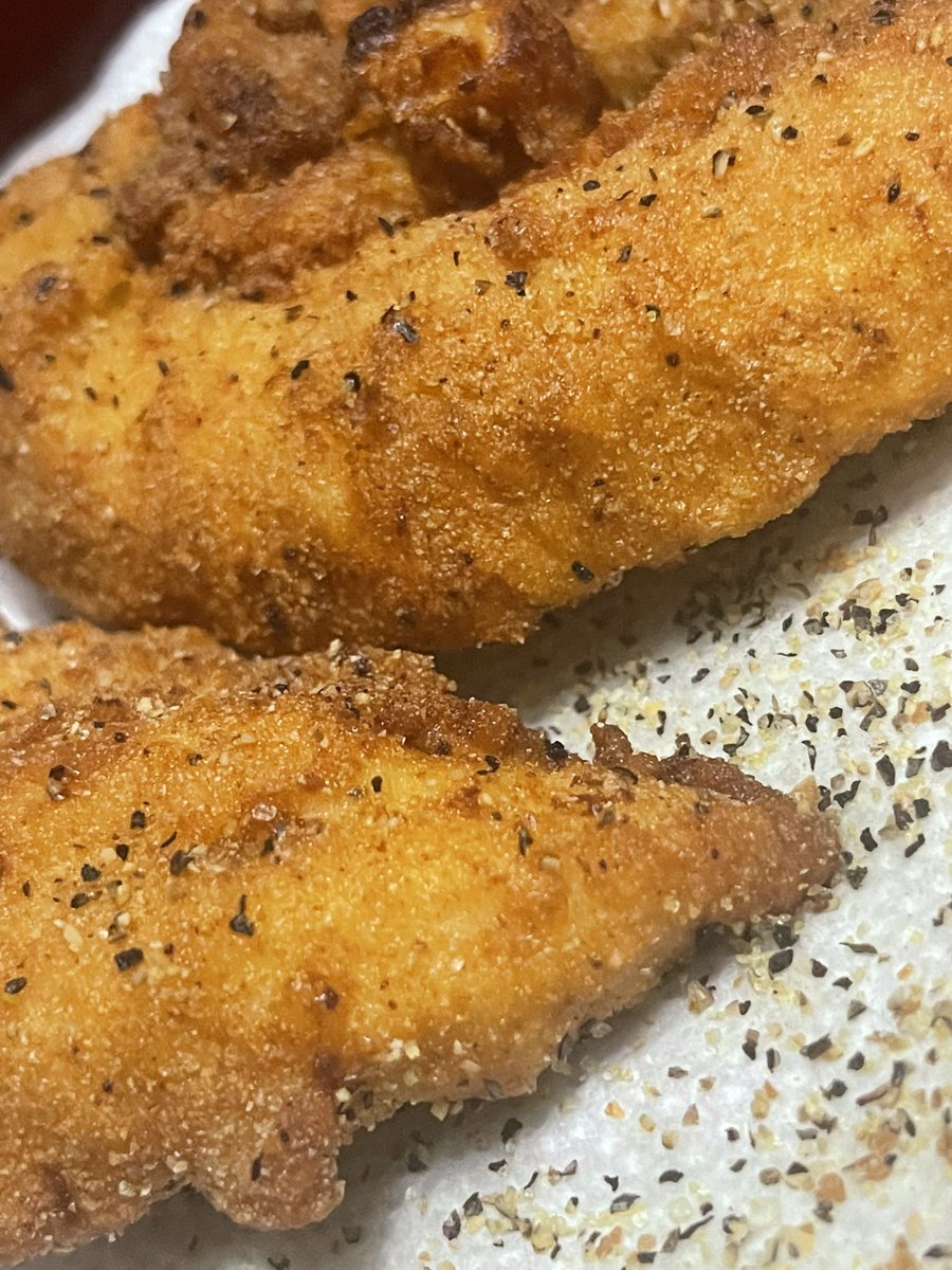 daddyshangout's tweet photo. Homemade Lemon Pepper Chicken Tenders #DadsCanCook #LemonPepper https://t.co/8vAmwYam97