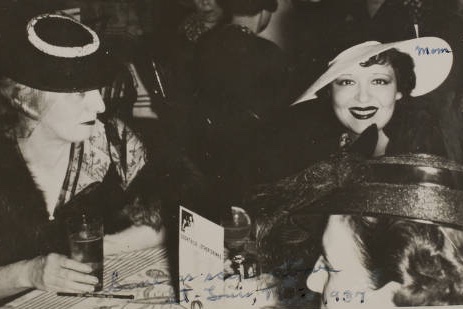 "Clara Bow in St. Louis, MO in 1937.  Clara is seated on the right of the photograph, 'Mom' is clearly written on her hat.  Other people in the photograph are unidentified." 
Source: Bell Family Scrapbook at UNLV University Libraries <a href="/unlvsc/">UNLV Spec Coll</a> <a href="/UNLVPubHist/">UNLV Public History</a>  
d.library.unlv.edu/digital/collec…