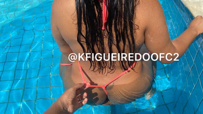 Bem do jeitinho que eu queria estar agora, na piscina cm um belo mini biqu&iacute;ni 🤭🤭 https://t.co/KMDGCV
