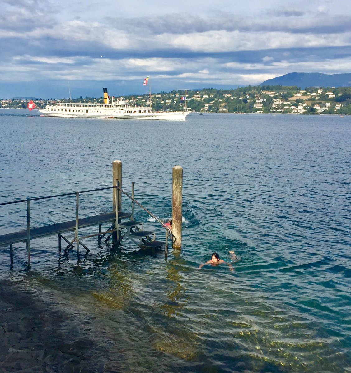 GmurHelen's tweet photo. Nach dem ersten 💦🌧 folgt ☀️bevor 💦💦💦 Momoll die Genfer arbeiten am Wochenende. #Rain #Sunshine #blueskies #addingkm #running #swimming #wherearethetrees #LacLeman #clearwater #happiness #outsideisfree #behaapy #keeptraining #Geneva #S https://t.co/OigxAnAP5c