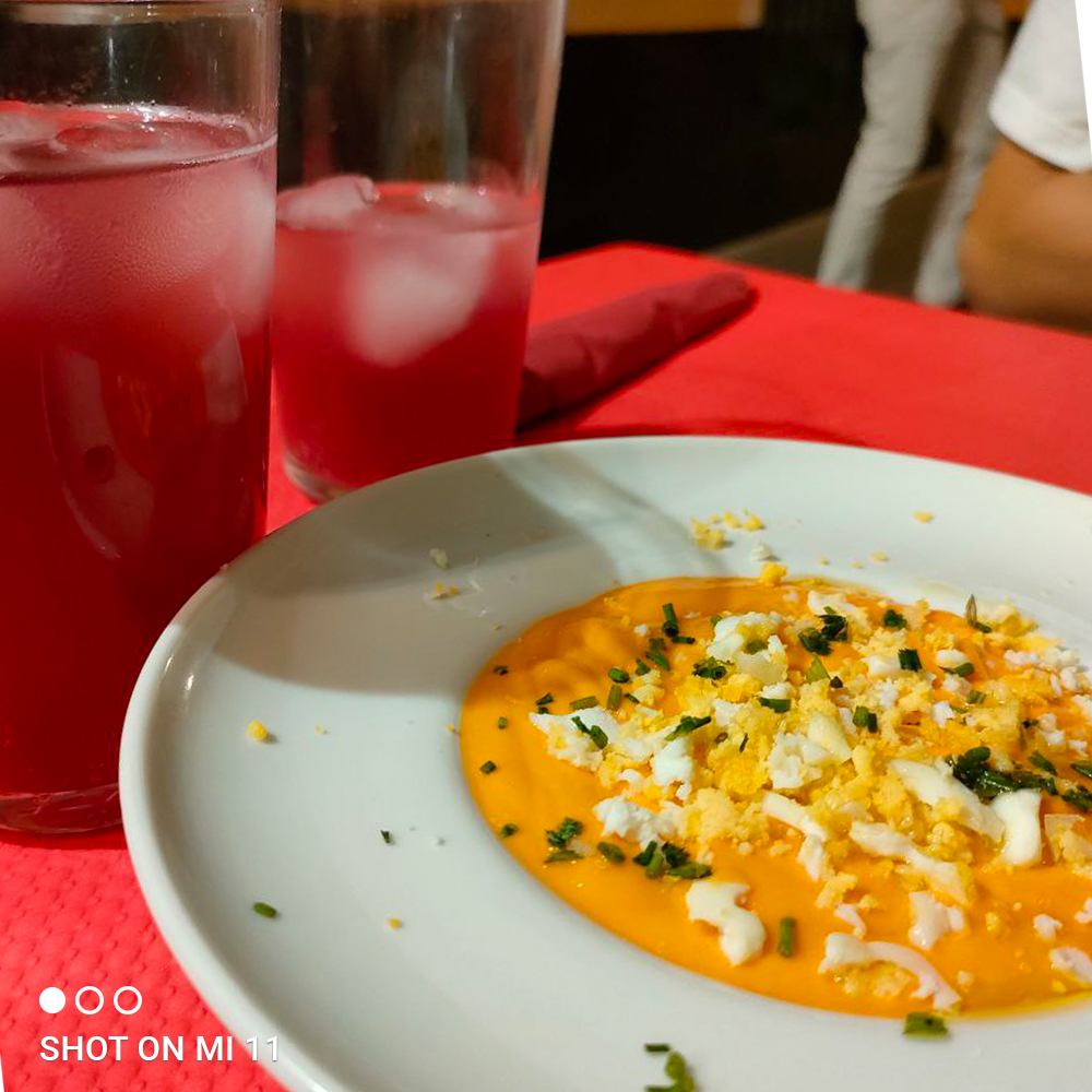 mistorescan's tweet photo. Gracias a todos aquellos amigos que mandáis fotos de vuestras vacaciones mientras los demás estamos trabajando😭🫠

Ya llegará mi momento ya... 😏🥽🏖🍻

📸 Xiaomi Mi 11 https://t.co/59M1EyWcRd