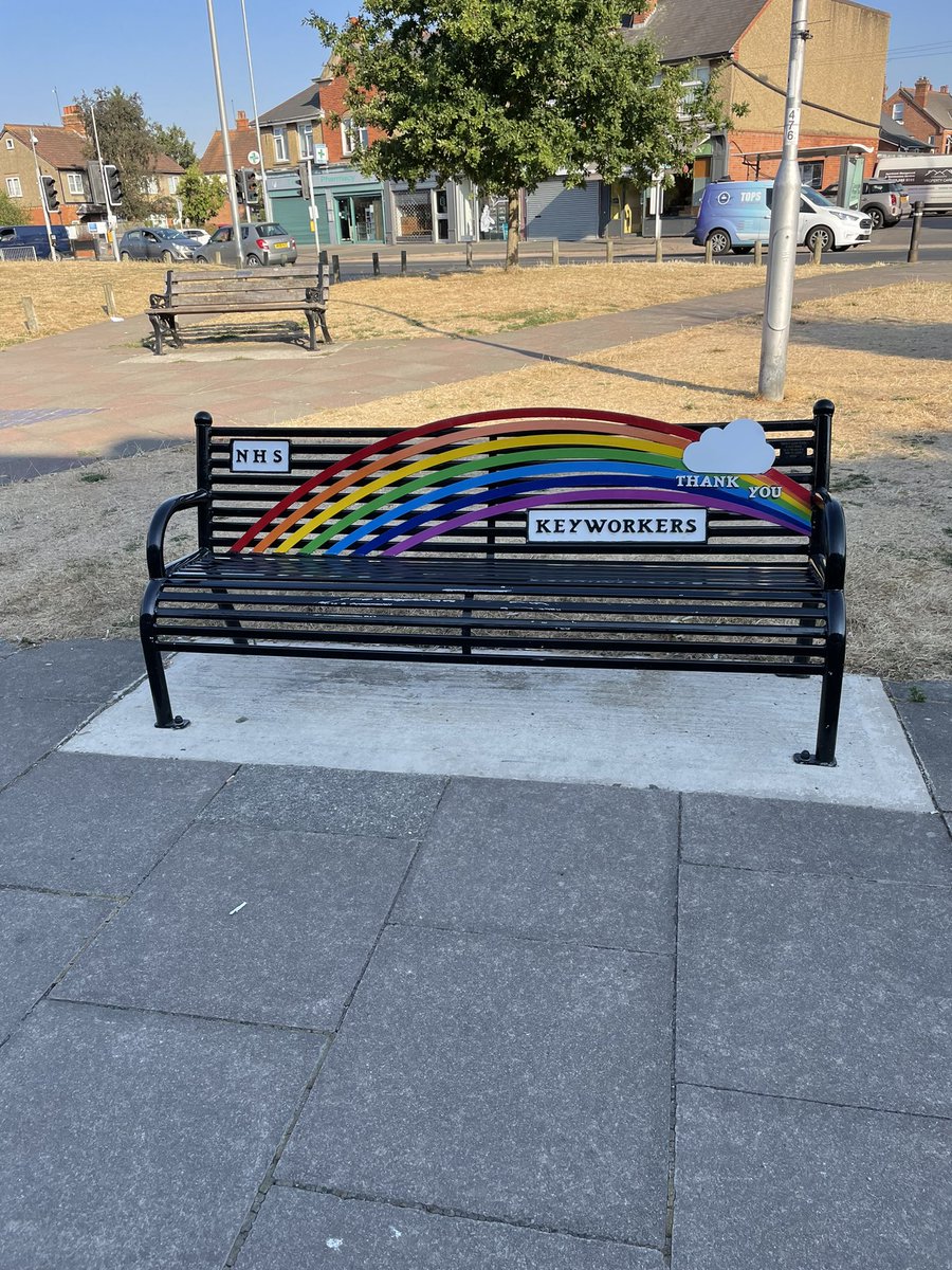 AlexandraRead7's tweet photo. Walking around Tilehurst, Reading and saw this beautiful bench for NHS Keyworkers 🌈 ☁️ lovely that this recognition is something that stays following the pandemic ❤️
Thank you @TilehurstLabour @NHSuk https://t.co/VoQyuFZ6de