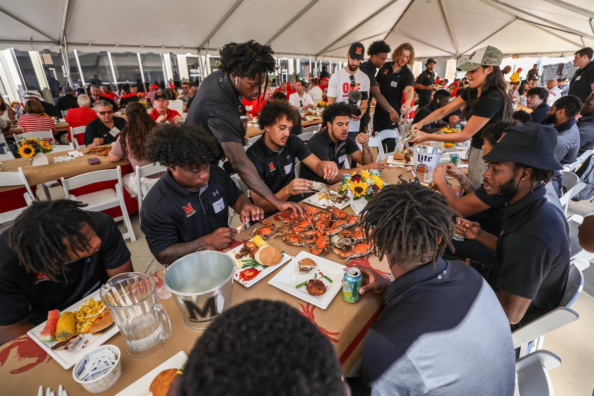 TerpsFootball's tweet photo. This is what Maryland does

The annual crab feast 🦀 https://t.co/VoPpcG7tz4