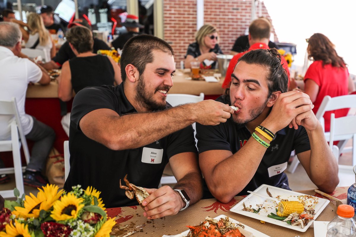 TerpsFootball's tweet photo. This is what Maryland does

The annual crab feast 🦀 https://t.co/VoPpcG7tz4