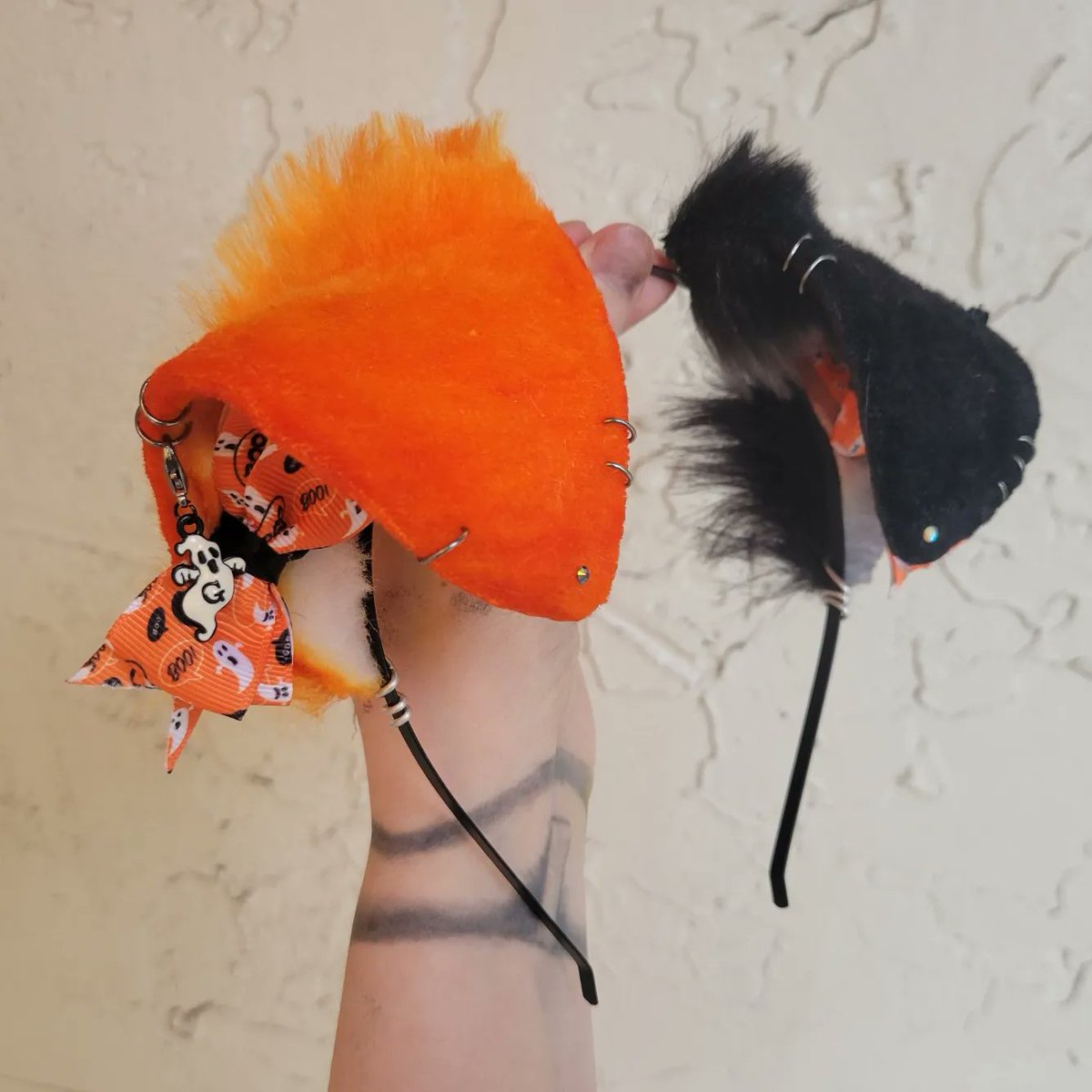 vixxensvault's tweet photo. Made these cute woofers. Please check out my link in my bio to purchase.
#animalears #kemonomimiears #cosplayears #kittenears #animalplay #cuteears #shibaears #wearableears #halloween #kitears #foxears #kemonomimi #orangeandblackears #puppyears #vixensvault #halloweenears https://t.co/ysvwSKTbGa