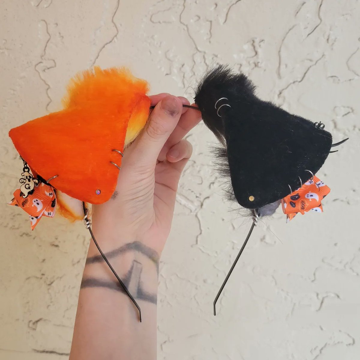 vixxensvault's tweet photo. Made these cute woofers. Please check out my link in my bio to purchase.
#animalears #kemonomimiears #cosplayears #kittenears #animalplay #cuteears #shibaears #wearableears #halloween #kitears #foxears #kemonomimi #orangeandblackears #puppyears #vixensvault #halloweenears https://t.co/ysvwSKTbGa