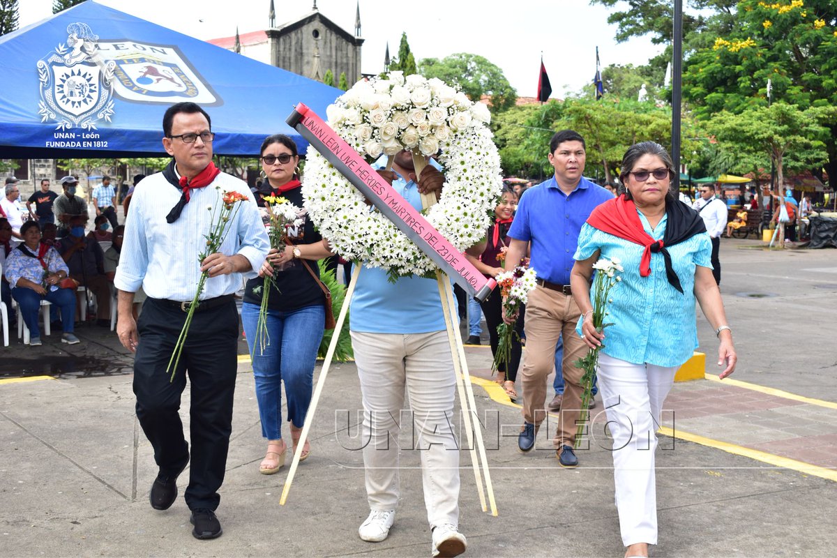 unanleon's tweet photo. La Bicentenaria UNAN-León a través de nuestras autoridades superiores y académicas, participaron en la entrega de ofrenda floral y guardia de honor en conmemoración al 40 Aniversario del Tránsito a la Inmortalidad del Cmdte. Marcos Somarriba.
#UNANLeón #14agosto https://t.co/VVUxOKY8Vc