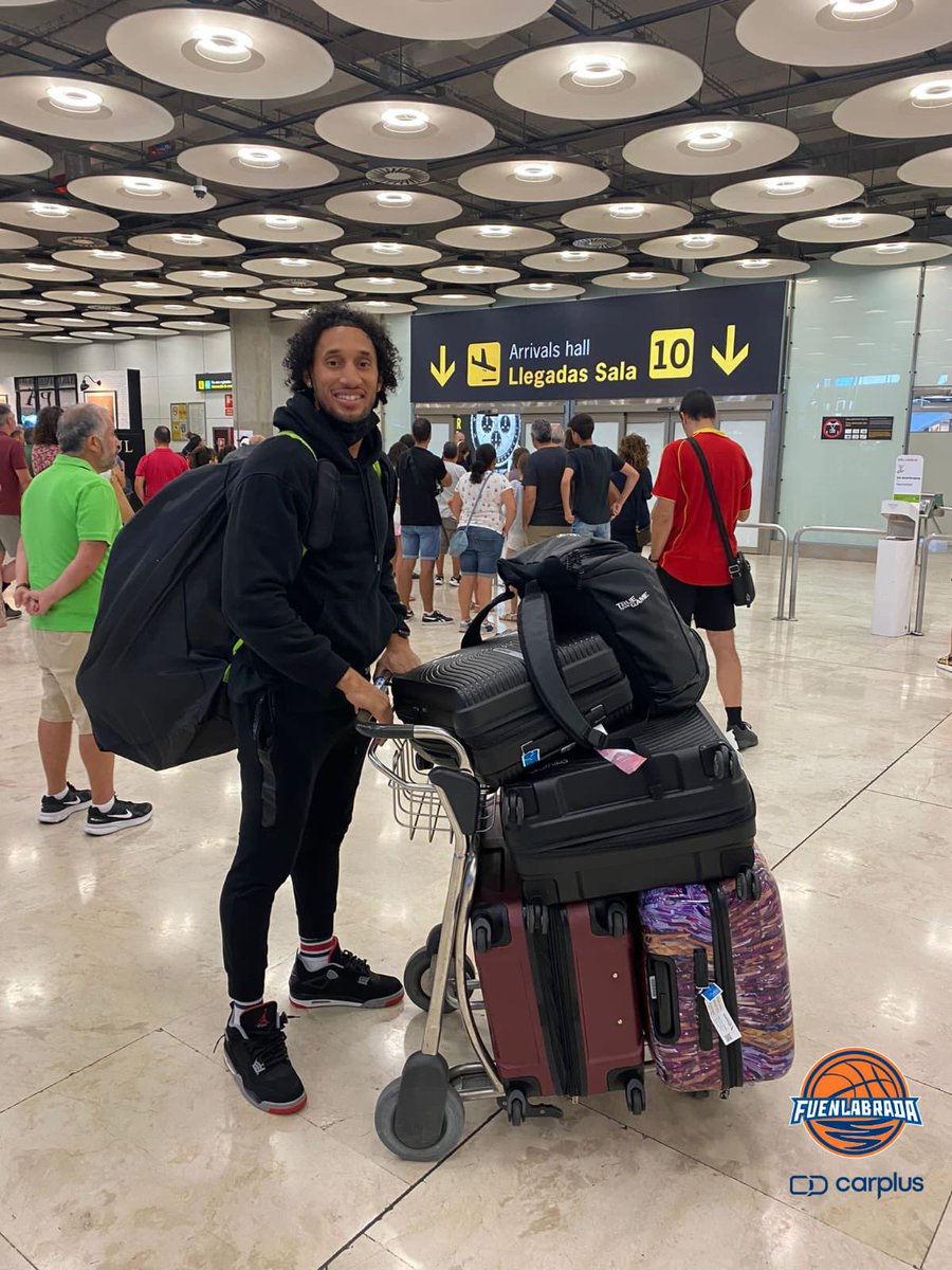 🛬 Jeremías ya está aquí.

¡Bienvenido <a href="/Jsenglin_30/">Jeremy Senglin</a>!

Entre todos haremos que esas maletas vuelen a final de temporada llenas de #FuenlADN 

#25FuenlACB