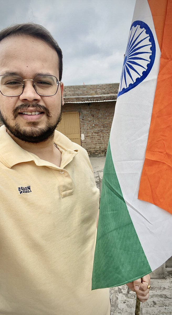 samantbansal's tweet photo. @VIP_Innerwear @HarshKasana19 Here is my entry of selfie 🤳 with tiranga in an atranga way
#FreedomVipWali
@VIP_Innerwear
Join
@HarshKasana19 @RajeshHegdeBlr @Deepaadhan3 https://t.co/L2rmEPDqrk