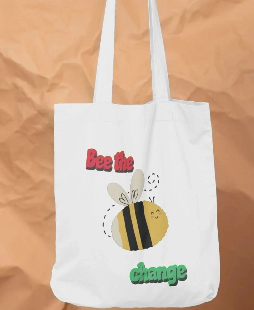 Busylifeandme's tweet photo. I'm excited to be launching"Bee The Change" just for kids. The design is really eye-catching & uses a rainbow of colours, front & back. Visit my @Teemillstore. SHOP NOW! #thinkINC #ChildrensClothing #DiversityAndInclusion @smallbizshoutUK @Dentrepreneur
https://t.co/ZXjeawPlbl https://t.co/XVlP0wq8lv