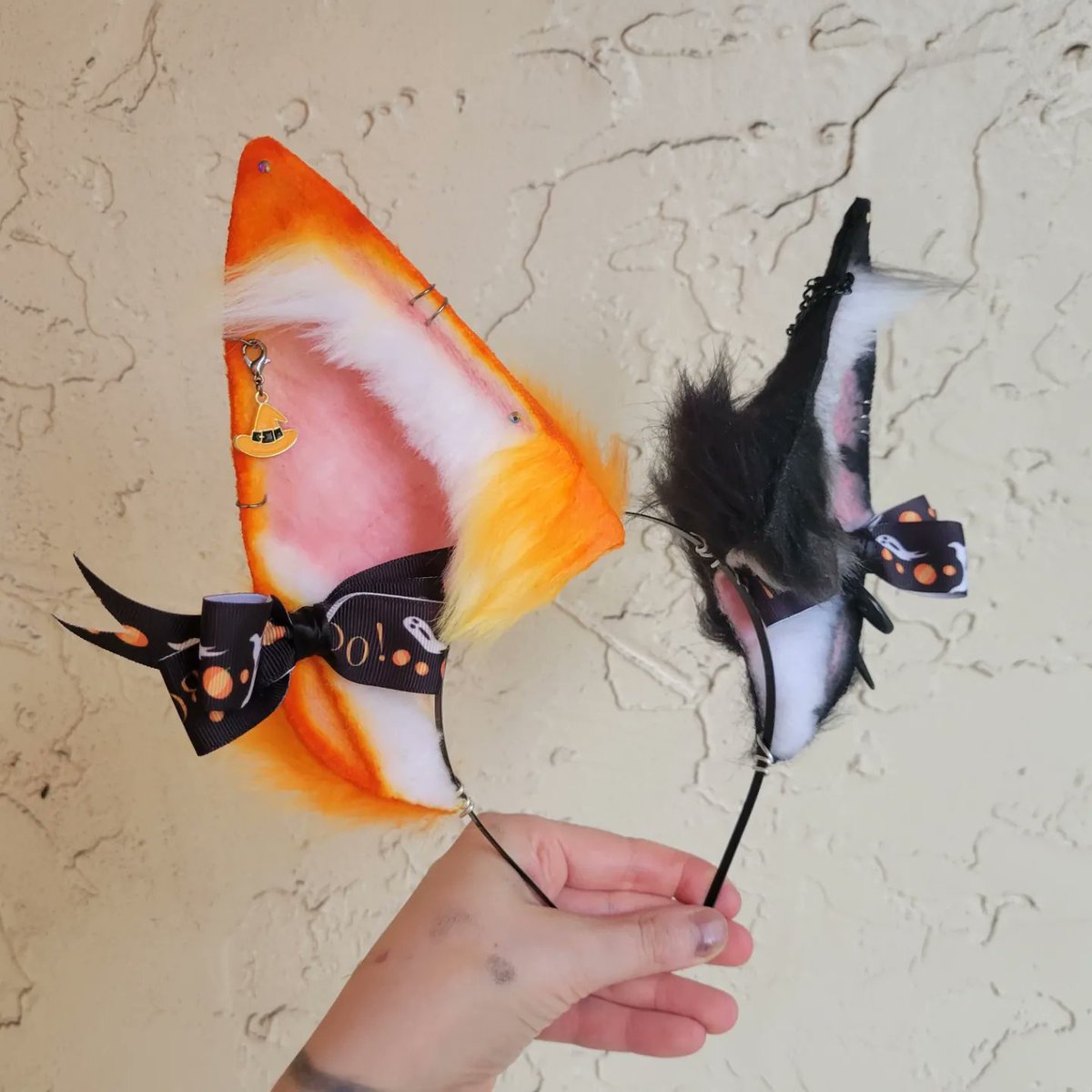 vixxensvault's tweet photo. Made these cute wolfsunes. Please check out my link in my bio to purchase.
#animalears #kemonomimiears #cosplayears #kittenears #animalplay #cuteears #shibaears #wearableears #halloween #kitears #foxears #kemonomimi #orangeandblackears #puppyears #vixensvault #halloweenears https://t.co/fX5wTFnzBS