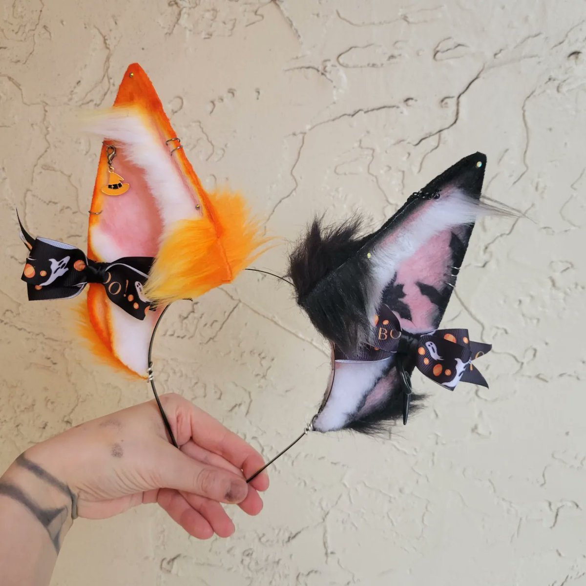 vixxensvault's tweet photo. Made these cute wolfsunes. Please check out my link in my bio to purchase.
#animalears #kemonomimiears #cosplayears #kittenears #animalplay #cuteears #shibaears #wearableears #halloween #kitears #foxears #kemonomimi #orangeandblackears #puppyears #vixensvault #halloweenears https://t.co/fX5wTFnzBS