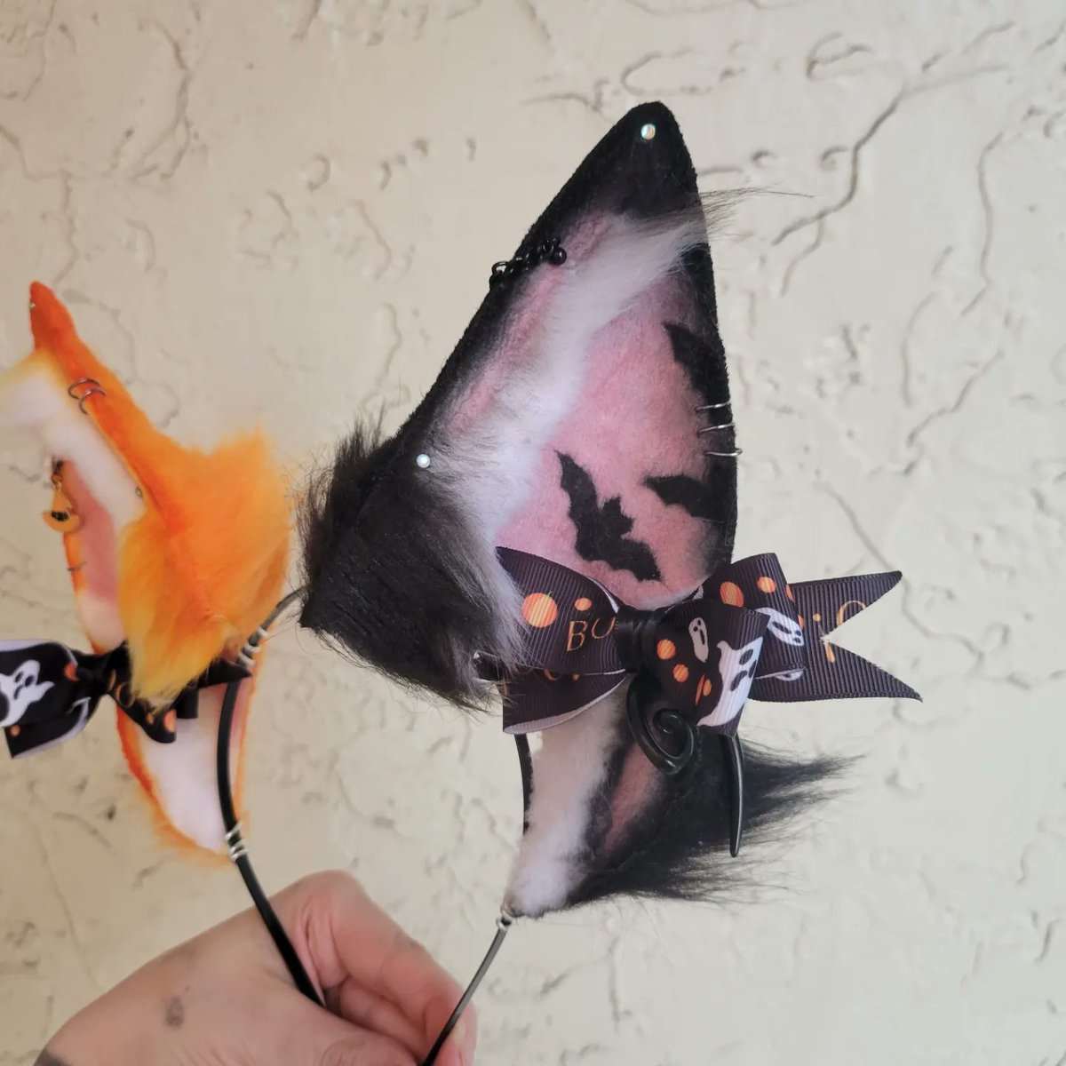 vixxensvault's tweet photo. Made these cute wolfsunes. Please check out my link in my bio to purchase.
#animalears #kemonomimiears #cosplayears #kittenears #animalplay #cuteears #shibaears #wearableears #halloween #kitears #foxears #kemonomimi #orangeandblackears #puppyears #vixensvault #halloweenears https://t.co/fX5wTFnzBS