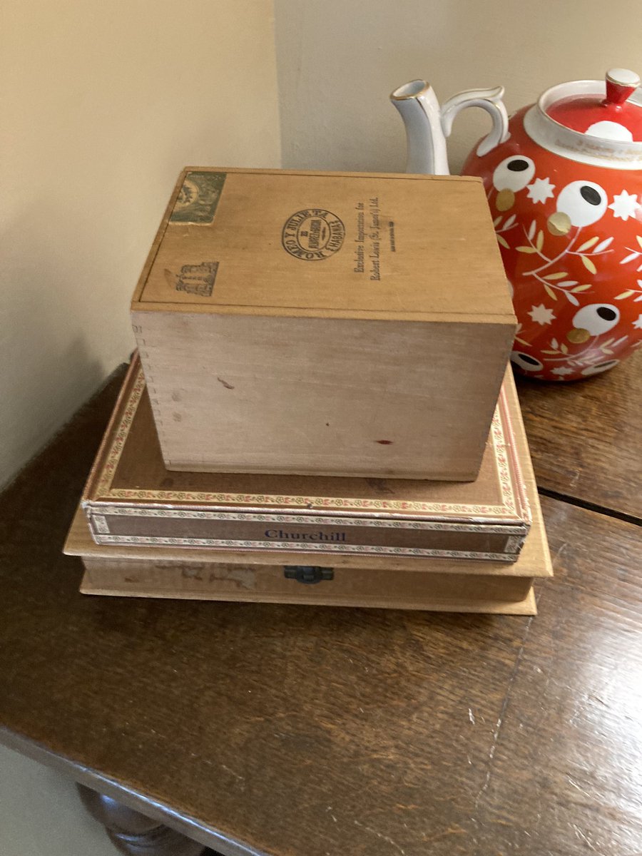 ldncigarsmoker's tweet photo. … as well as lots uniforms, there were tons of cigar references there! #WinstonChurchill #ChartwellHouse https://t.co/SKuWmPh1Nf