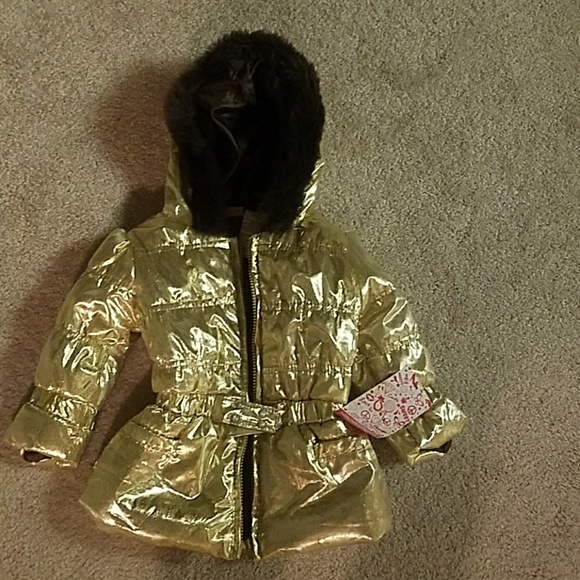 DonnaRinger3's tweet photo. So good I had to share! Check out all the items I'm loving on @Poshmarkapp #poshmark #fashion #style #shopmycloset: https://t.co/bGT1eLI7lB https://t.co/tLOm2vaIJJ