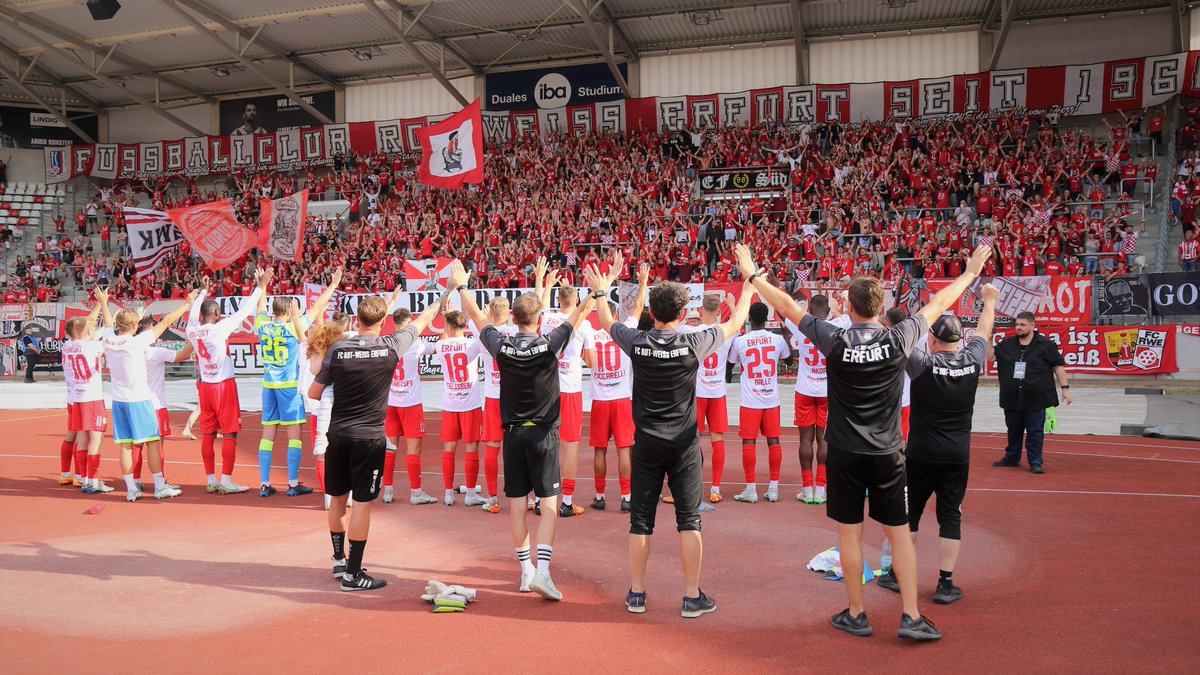 ROTWEISSERFURT's tweet photo. Wahnsinn…was für ein Spiel. Der FC Rot-Weiß Erfurt gewinnt mit 5 zu 0 gegen den SV Lichtenberg 47. Drei sehenswerte Tore in den ersten 25 Minuten. In Halbzeit 2 wurde an der starken Leistung angeknüpft und noch mal auf 5 zu 0 Endstand erhöht. 🔴⚪️💪🏻 #FCRWE #RWEL47 https://t.co/Hz01RaoLbt