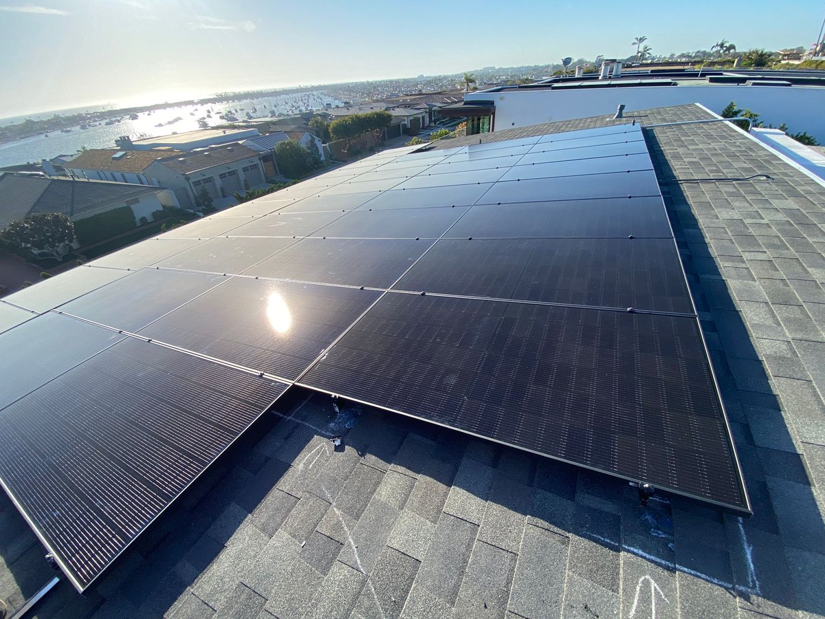 ocsolarinc's tweet photo. Corona Del Mar #solarviews from your favorite Orange County solar installers, @ocsolarinc. Happy Sunday, everyone! ☀️

#solarinstallation #solarpanels #solar #solarenergy #orangecounty https://t.co/YNCUWojri7