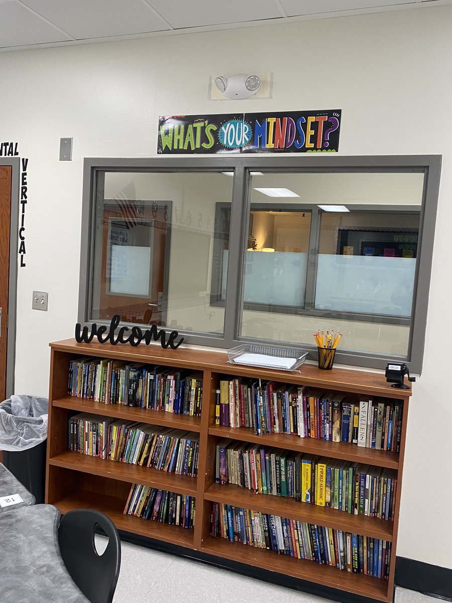 MsRankin_'s tweet photo. Ready to welcome my 8th graders back tomorrow! @PRMSGOLD #Lex2This #WeAreLex2 https://t.co/GdnSzA0Ozq