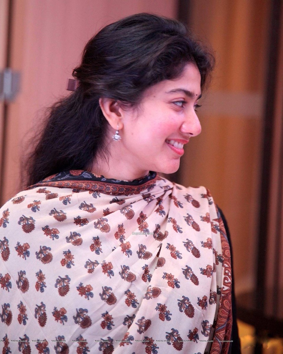 dhfaamsd's tweet photo. Wishing you a very Happy birthday dear @CutieAnusha_
My dream girl
Wishing you a bright Future
#HBDAnusha https://t.co/0hF1xdZa7U