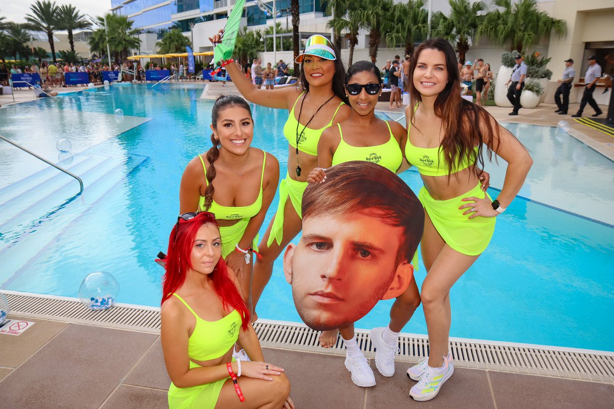 trrhdactyl's tweet photo. Let’s get this party started!! @ILLENIUM where ya at? 
@SHRTAmbassadors @SHRTampa https://t.co/obKa5ecCUP