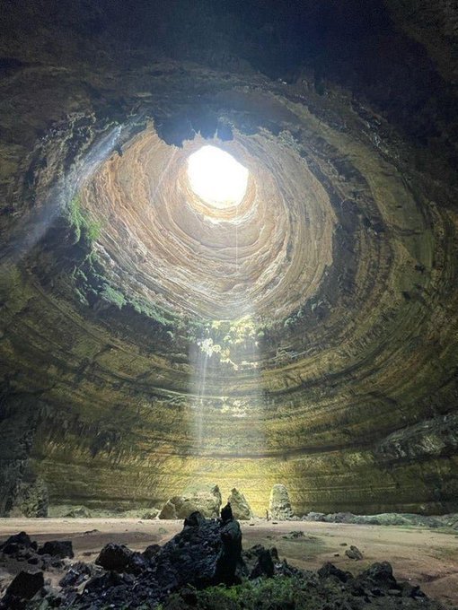 konstructivizm's tweet photo. Geologists do not explain the existence of a gigantic hole in Yemen
Portal to the underworld
More:https://t.co/cNic4R7jRQ https://t.co/FhbQqM68Ro