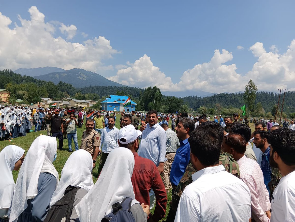 hello_reyaz's tweet photo. District Administration Kupwara today organized a Maga Tiranga Rally at Sports Stadium Galizoo Kupwara to celebrate  Azadi Ka Amrit Mahotsav and Prime Minister Narendra Modi's Har Ghar Tiranga programme . https://t.co/MRhYeB4RiX