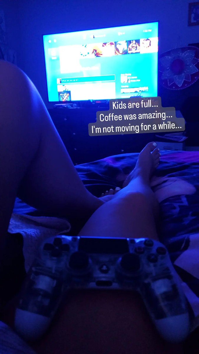 HalfPint_19's tweet photo. Don't want to talk much today, just want to lose myself in a virtual world. #videogametherapy https://t.co/AERoxvvTd0