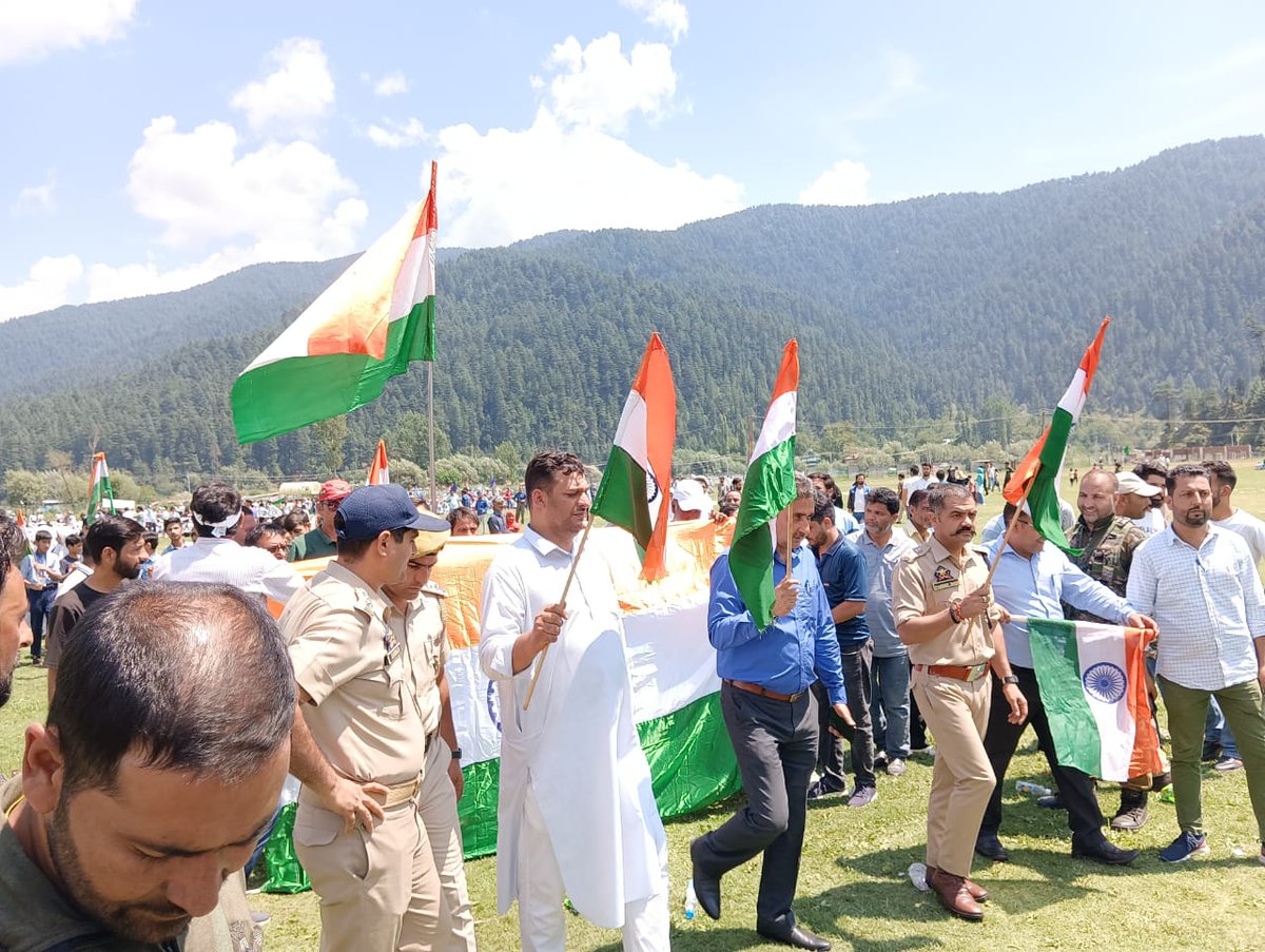 hello_reyaz's tweet photo. District Administration Kupwara today organized a Maga Tiranga Rally at Sports Stadium Galizoo Kupwara to celebrate  Azadi Ka Amrit Mahotsav and Prime Minister Narendra Modi's Har Ghar Tiranga programme . https://t.co/MRhYeB4RiX