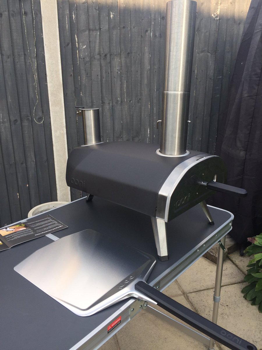 15jjc's tweet photo. 28° this evening in the garden, so seems like the right time try out our new ooni fyra 12 Pizza Oven from @OoniHQ DELICIOUS!.🍕
( great bit of kit ) #Pizza #oonified #ooni #OutDoorCooking #Alfresco https://t.co/NZBB9YE16b