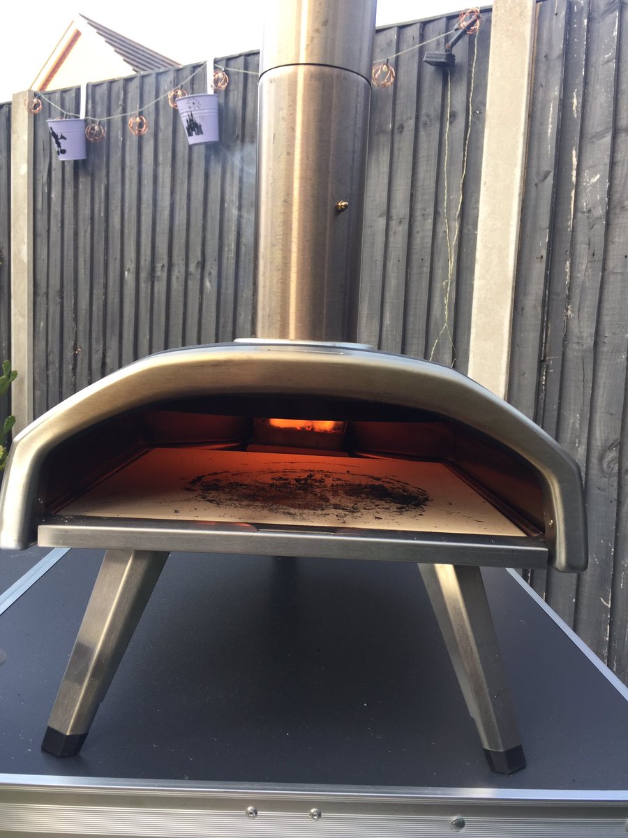 15jjc's tweet photo. 28° this evening in the garden, so seems like the right time try out our new ooni fyra 12 Pizza Oven from @OoniHQ DELICIOUS!.🍕
( great bit of kit ) #Pizza #oonified #ooni #OutDoorCooking #Alfresco https://t.co/NZBB9YE16b