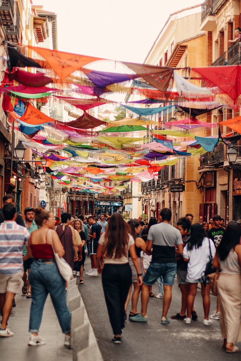 glors_'s tweet photo. Has el año que viene, chulapos 😎😻💃

📍Fiestas de San Cayetano
📍Fiestas de San Lorenzo
📍Fiestas de la Paloma

#streetphotography 
#fotografiacallejera
#madrid
#visitmadrid https://t.co/Gc07wt798U