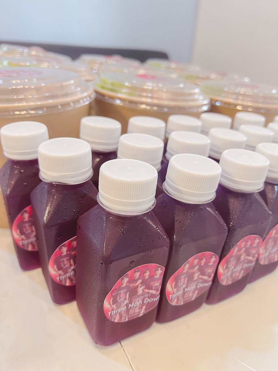 FoodForU_TMD's tweet photo. 14.08.2022 🙏🙏
Food Support For Three Man Down at MARATHON CONCERT
.
.
#tmd_support
#FoodForU_TMD
#ปิ่นโตชาวเมือง
#ThreeManDown
#kittyumbs
#seungwisarut
#toonthreemandown
#thaywpcc
#ohmtmd https://t.co/O3ZmFEn226