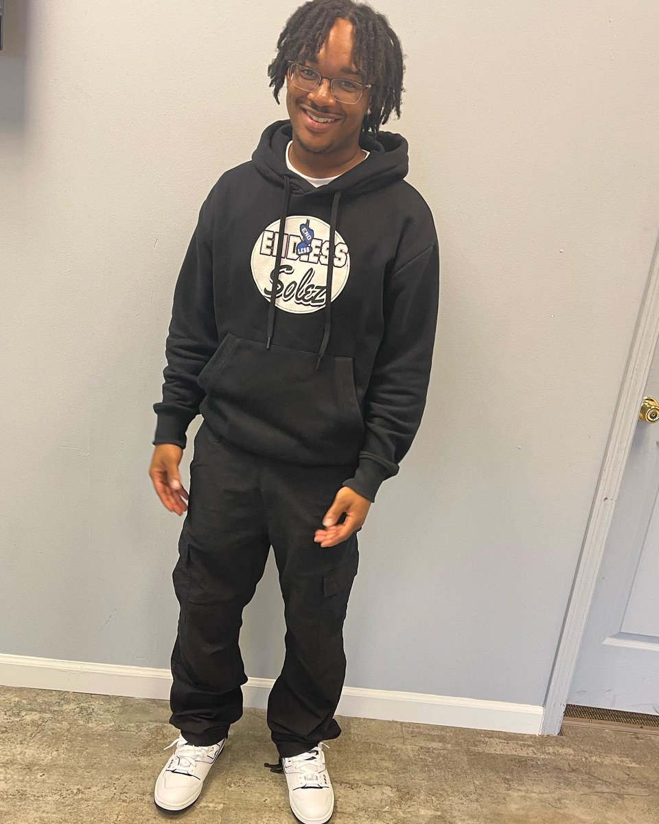 arejayy2x's tweet photo. Some pics from yesterday’s Grand Opening of Endless Solez at 320 Broadway Ave Bedford, OH https://t.co/dtqOosMKiD