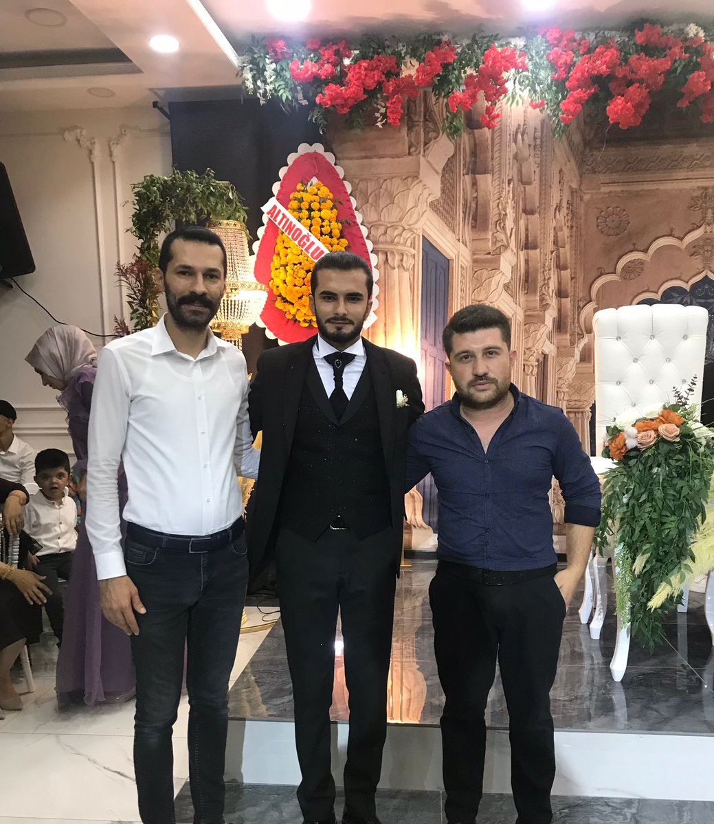 akgnconikisubat's tweet photo. Onikişubat Yönetim kurulu üyemiz Müzisyen @aliagcaresmi ’ın düğün merasimine katıldık.
 
@aliagcaresmi ve eşine bir ömür boyu mutluluklar diliyor, ailelerine hayırlı olsun dileklerimizi iletiyoruz.🙏 https://t.co/sbyRM2cAIb