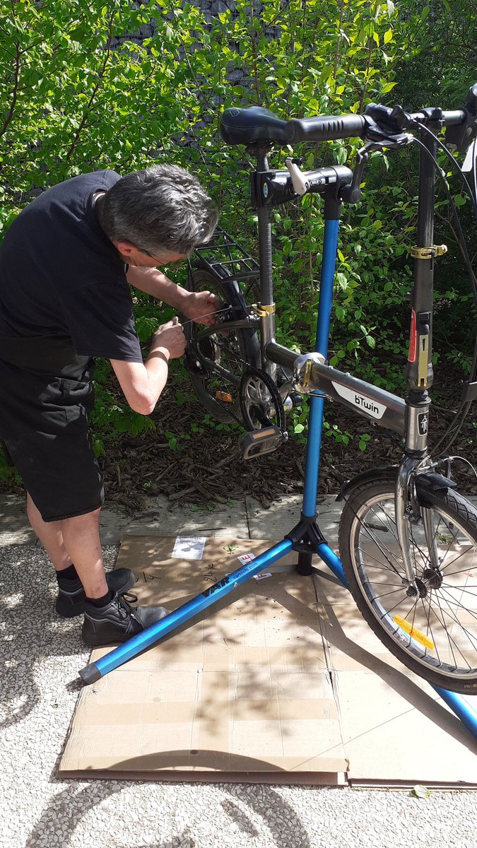 Vous avez arpenté les routes à vélo cet été ? Venez faire un tour du côté de Villeurbanne pour redonner une santé à votre chère bicyclette.

En plus, vous ferez une bonne action : l'atelier est avant-tout un chantier d'insertion professionnelle.