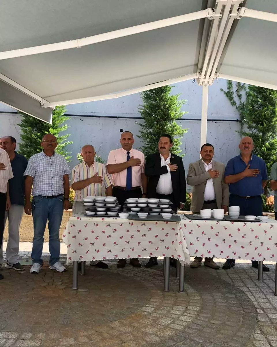_bbp_uskudar's tweet photo. Bogaziçi cem evi aşure etkinliğine stk sorumlu il başkan yard. Fatih Bölükbaşı  ilce başkan yard. Mehmet Dogan ve  Mehmet Aslan ile birlikte katılım sağladık. Cem evi yönetimine ve milletimizin ilgilisine yürekten  teşekkür ediyorum.
 #üsküdardaBüyükbirlikVakti
@bbpistanbul_ https://t.co/kjTVfLLvUN