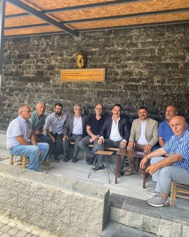 _bbp_uskudar's tweet photo. Bogaziçi cem evi aşure etkinliğine stk sorumlu il başkan yard. Fatih Bölükbaşı  ilce başkan yard. Mehmet Dogan ve  Mehmet Aslan ile birlikte katılım sağladık. Cem evi yönetimine ve milletimizin ilgilisine yürekten  teşekkür ediyorum.
 #üsküdardaBüyükbirlikVakti
@bbpistanbul_ https://t.co/kjTVfLLvUN