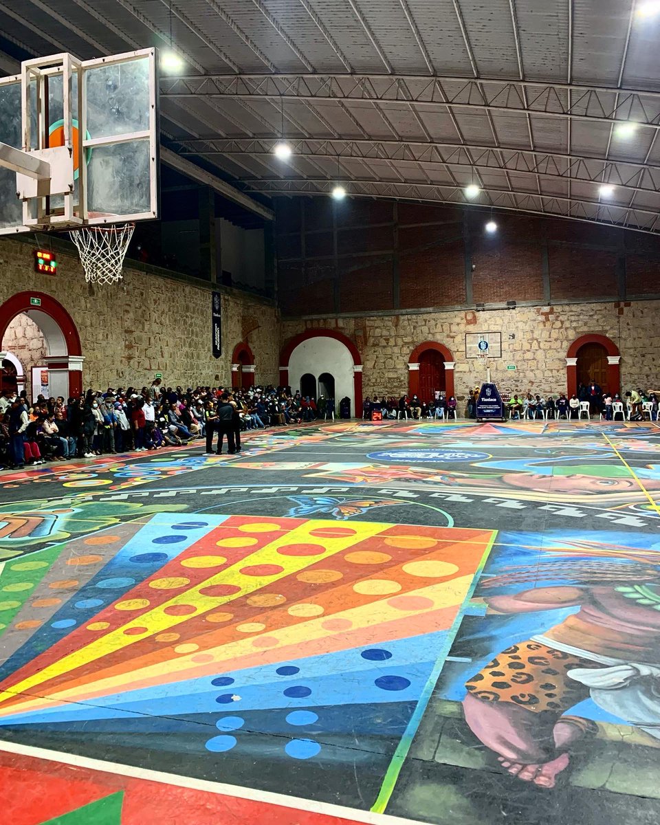 anakarenhoops's tweet photo. Un like para esta hermosa cancha Mexicana 🇲🇽😍 

#Oaxaca #basquetbol #merce https://t.co/zSUcY6YwIs