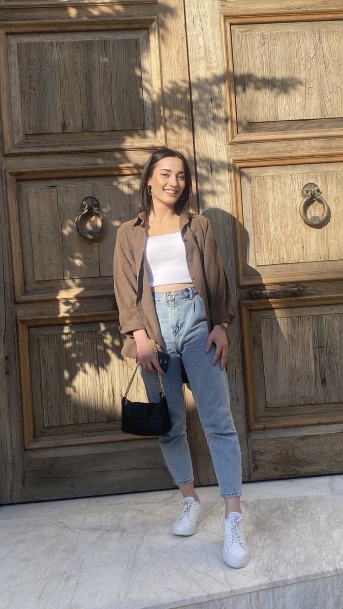muhendisyenn's tweet photo. 19 yaşındaki Aslıhan Sinem Çiçek..
O 19 yaşında bir kız çocuğuydu.. İş başvurusunda bulunmuştu.. Evinden iş görüşmesi için yola çıktı.. Bir daha evine geri dönemedi.. Bedenine uyuşturucu verilmişti.. Yol kenarına bırakılmış ve ölmeden 3 isim verdi.. Ses olun..

#AslıhanSinemÇiçek https://t.co/EhGxXNkKhL