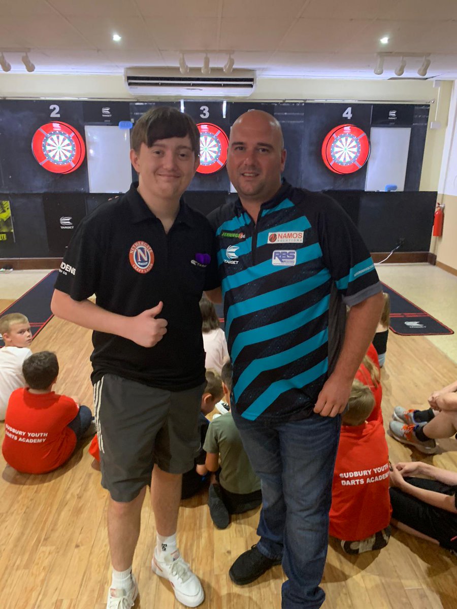 Awesome meeting @RobCross180 at @YouthSudbury such a great bloke,took time to talk to me about my set up and throw. Looking forward to practicing it. @NethergateBrew @lorraine180 @centre_sudbury @HowdensJoinery @ShakeyWarner @SFPTomMalina @IanCarson1 @TargetDarts @SDG_CustomDes