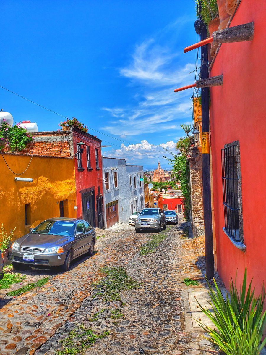 SuperTaxiSMA's tweet photo. #SanMiguelDeAllende, y sus calles tan llenas de historia, llenos de bellos recuerdos, y de hermosas postales, cómo lo es está calle, llamada #MontesDeOca.

#LineaDorada #TravelExpress #LoMejorDeLoMejor en el servicio de #Traslado 

_415.150.1236   &amp;   _415.140.7991 https://t.co/dLTsRvfBts