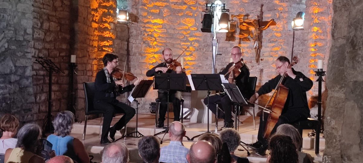 <a href="/CollDeNargo/">Coll de Nargó</a> s'estrena al #FeMAP2022 penjant el cartell d'exhaurides les localitas al concert de <a href="/InfoTrifolium/">TRIFOLIUM</a>!
Gràcies a tots! Extraordinari concert🎉🎶