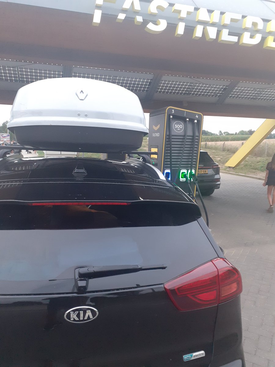 dannyleerdam's tweet photo. @electricfelix zeer zuinige 305 km gemaakt vanaf Laxou, direct naar Nederland gecruised. Nu Fastned Eijsden aan de stekker voor het laatste stukje naar huis. Samengevat: goed plannen, dan is e-vakantie Zuid Frankrijk easy en comfortabel. https://t.co/kldj61Yu1c