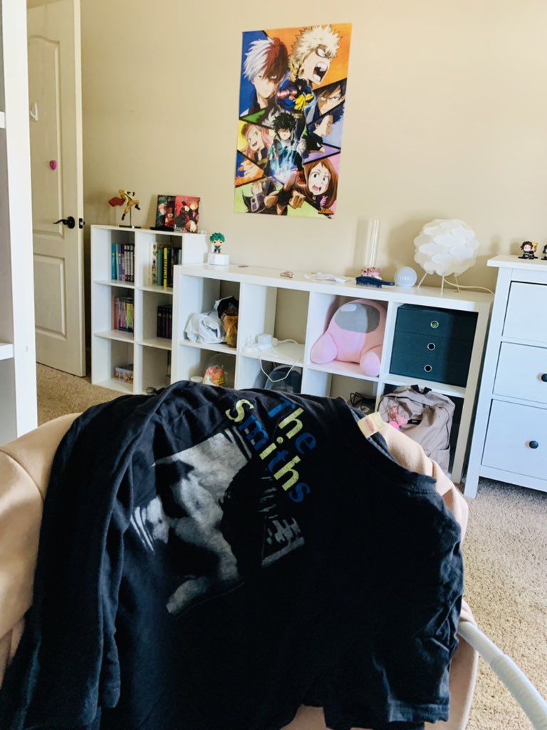 ProfMuldoon's tweet photo. My tween just asked me what my favorite song by The Smiths is - and she had one in return.
I screamed out in love & died a little bit at the same time.
How do I handle that I found my tee-shirt in her room?
This is the epitome of “all the feels”, isn’t it?
#tweenparenting https://t.co/xXDMdzd2uy